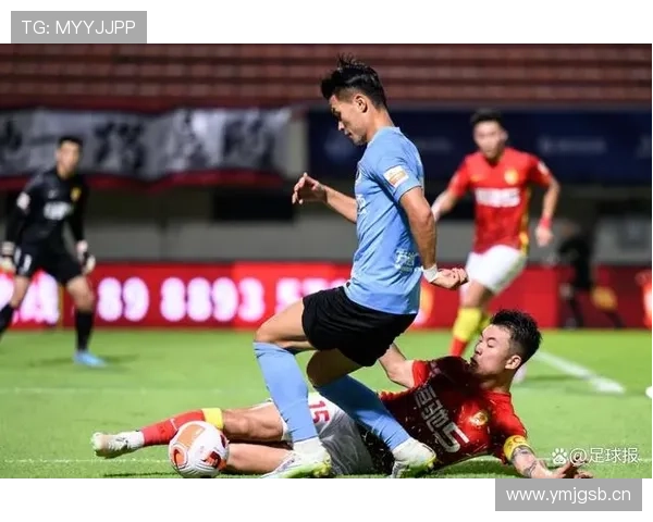 鲍春来穿得比路人还随意，谁想到他以前的“节奏”竟然这么拼？